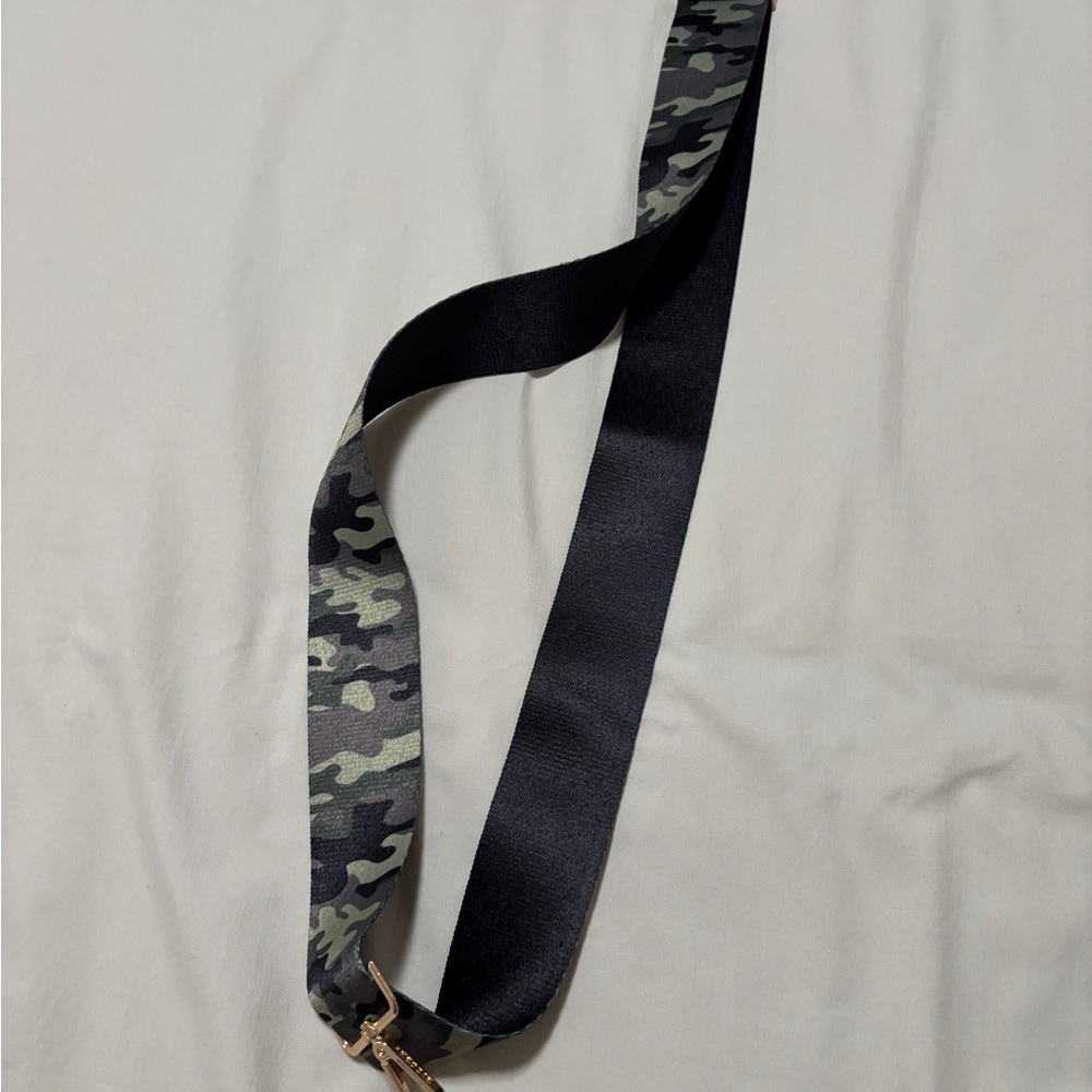 NWT Kedzie Camouflage Interchangeable Strap Gold Hardware SKU 2 - Picture 5 of 6